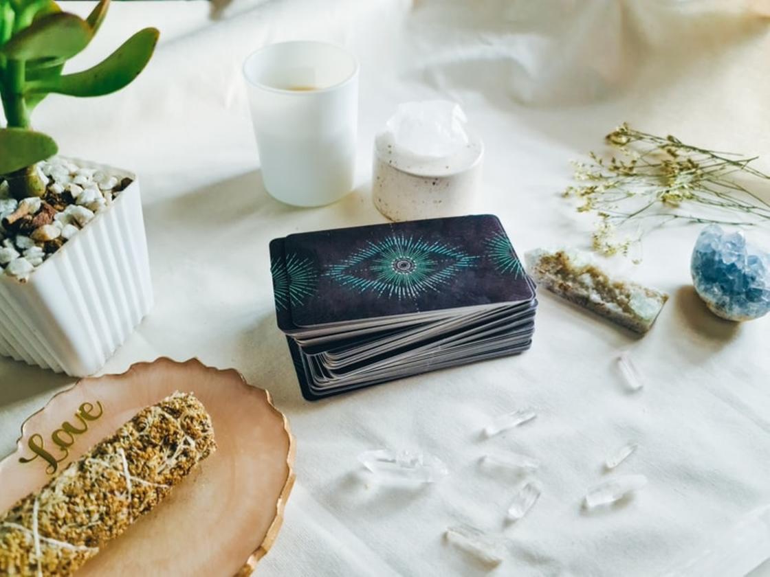 Колода карт, цветочная и ароматическая соль Колода карт, цветочная и ароматическая соль