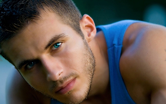 Мужчины, рожденные под знаком Овна, — настоящие охотники за мужчинами