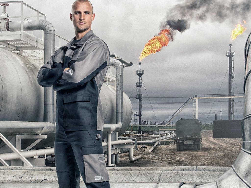 Профессиональный работник.