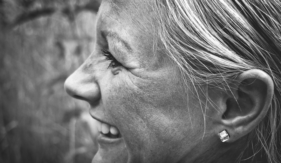 улыбающаяся женщина