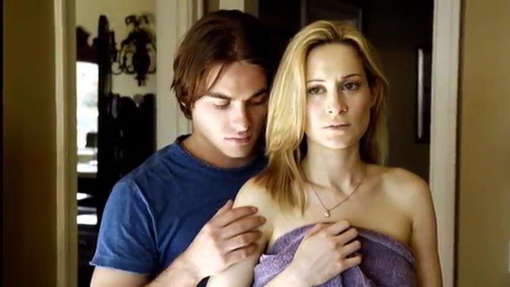 Соединение Черной Луны с Плутоном иногда интерпретируется как кровосмесительные отношения между матерью и сыном.