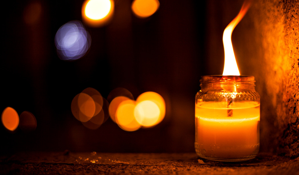 Почему дымит свеча