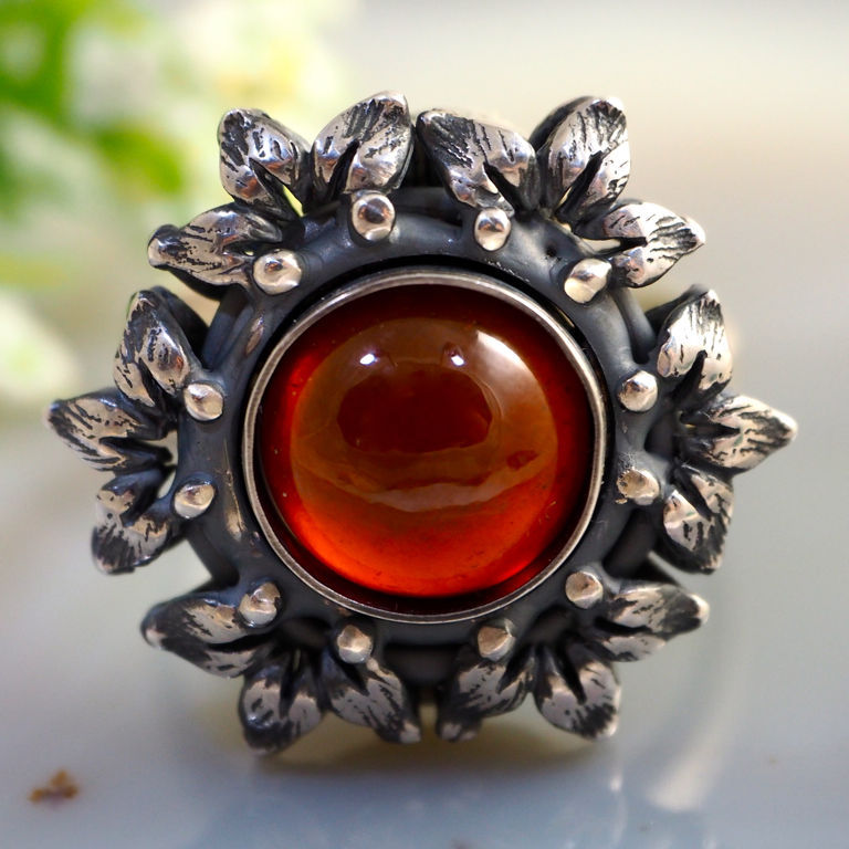 кольцо с гранатой