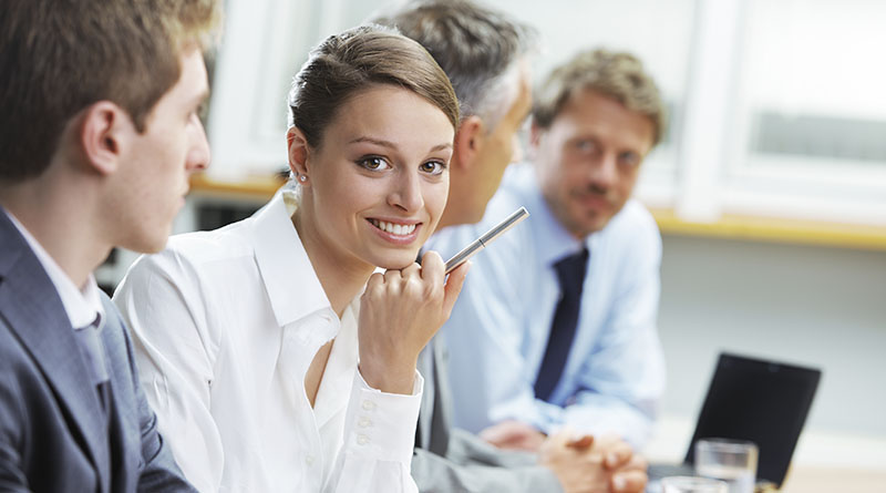 женщина-подчиненный