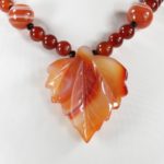 Бусы с подвеской из сердолика