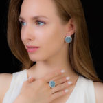 Камень топаз Женщина с топазом