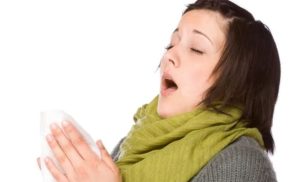 Чихающие девушки