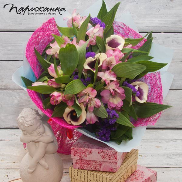 Композиция с каллами, альстромериями и статицей