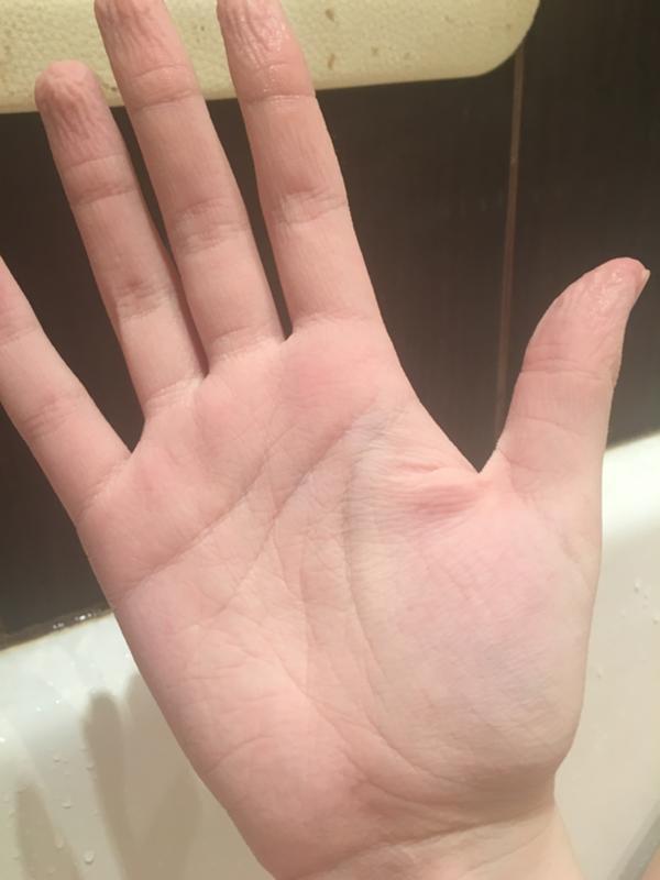 Линия жизни на правой руке показывает настоящее и будущее